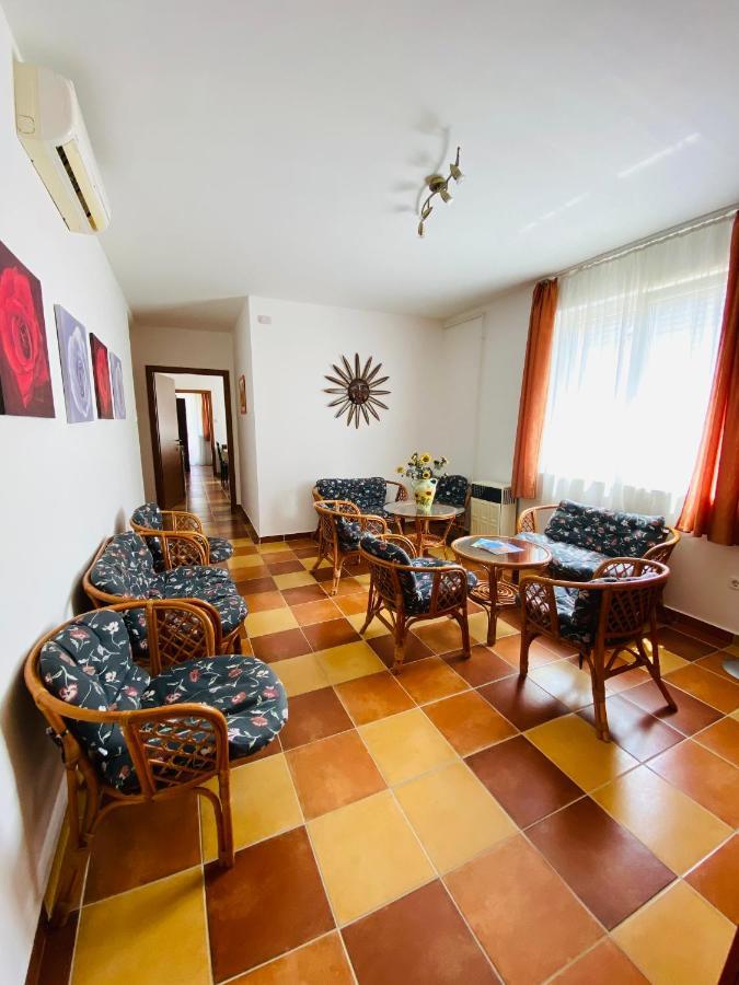 Gabi Lux Apartman Apartment Hajduszoboszlo Bagian luar foto